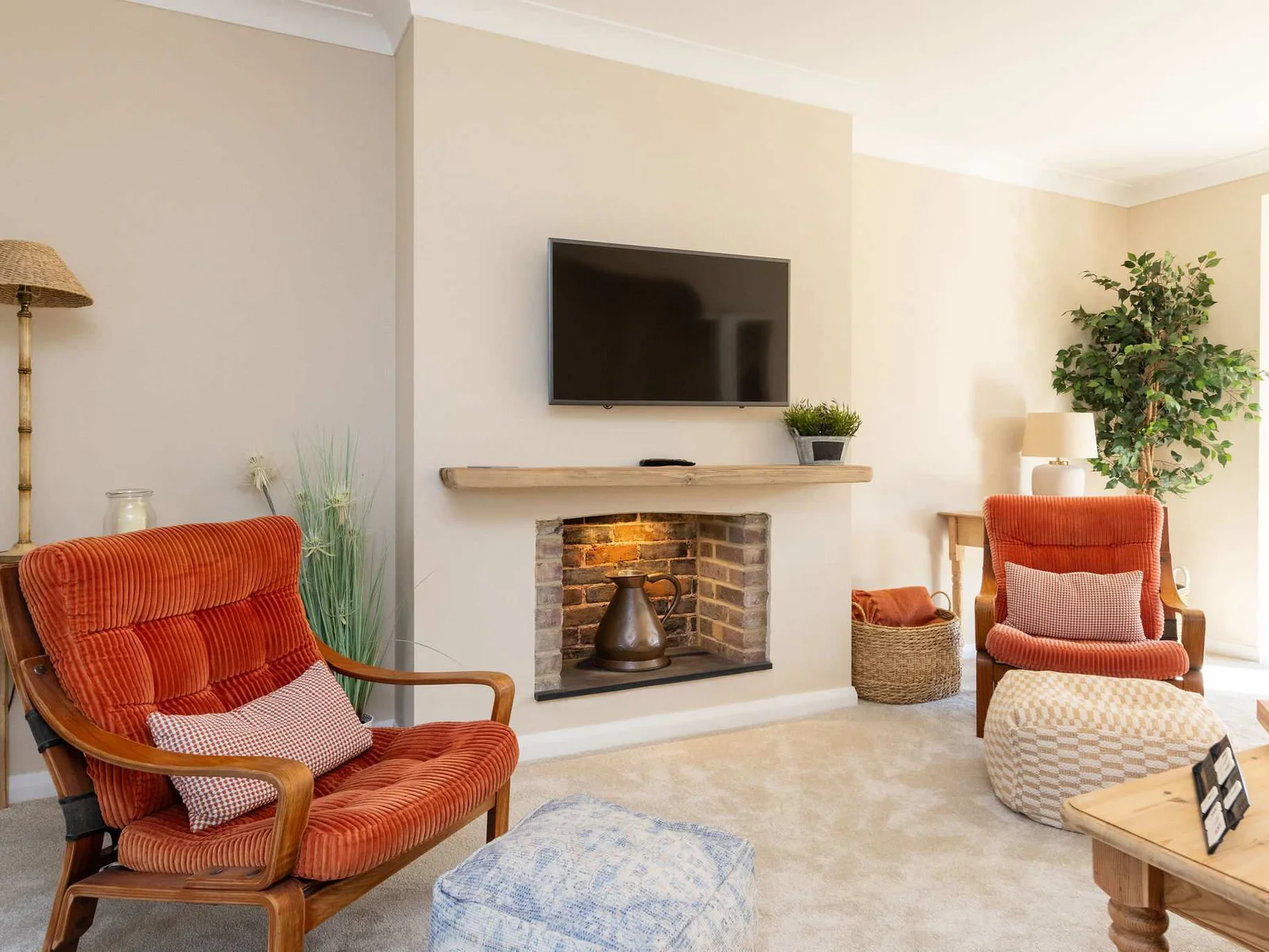 The lounge has a smart TV to watch all your favourite films or TV shows.