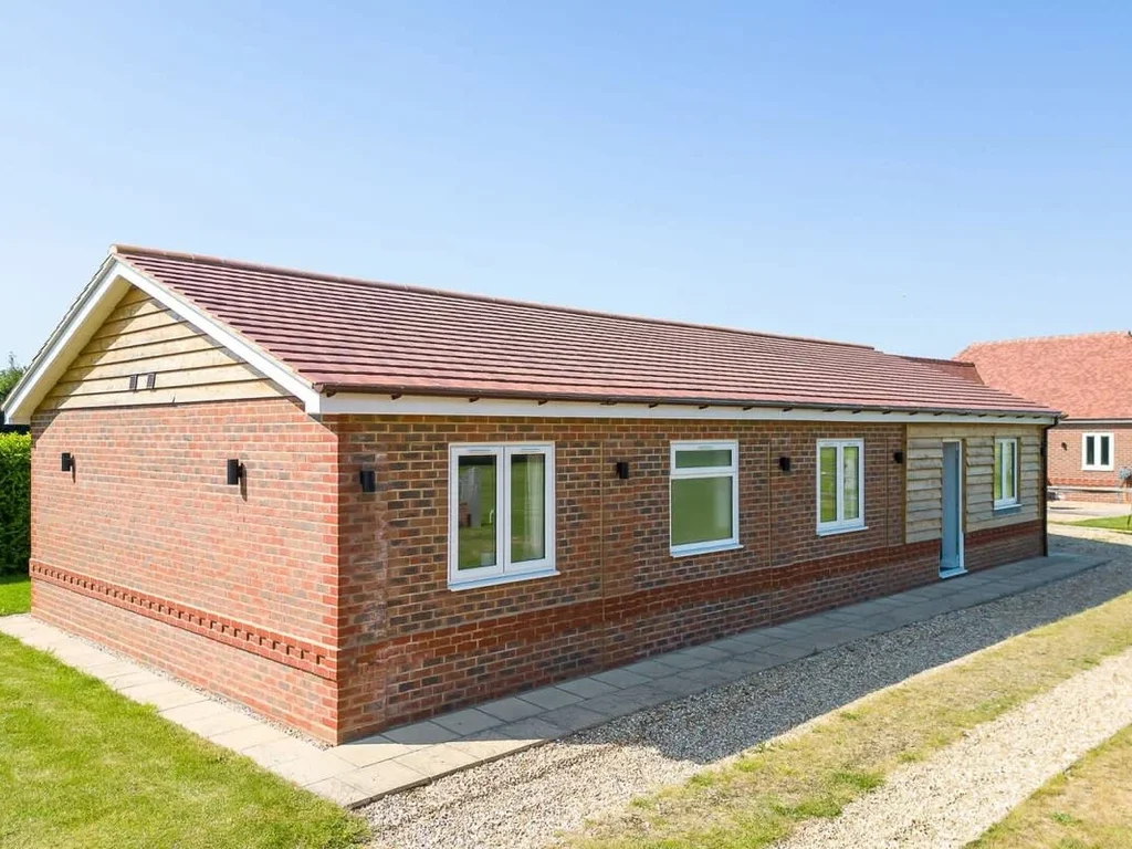 Countryside Bungalow for 4 Close to Beaches