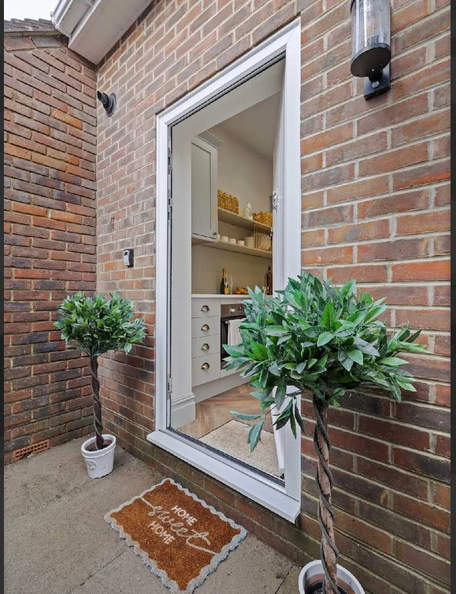 Private entrance to the annexe.