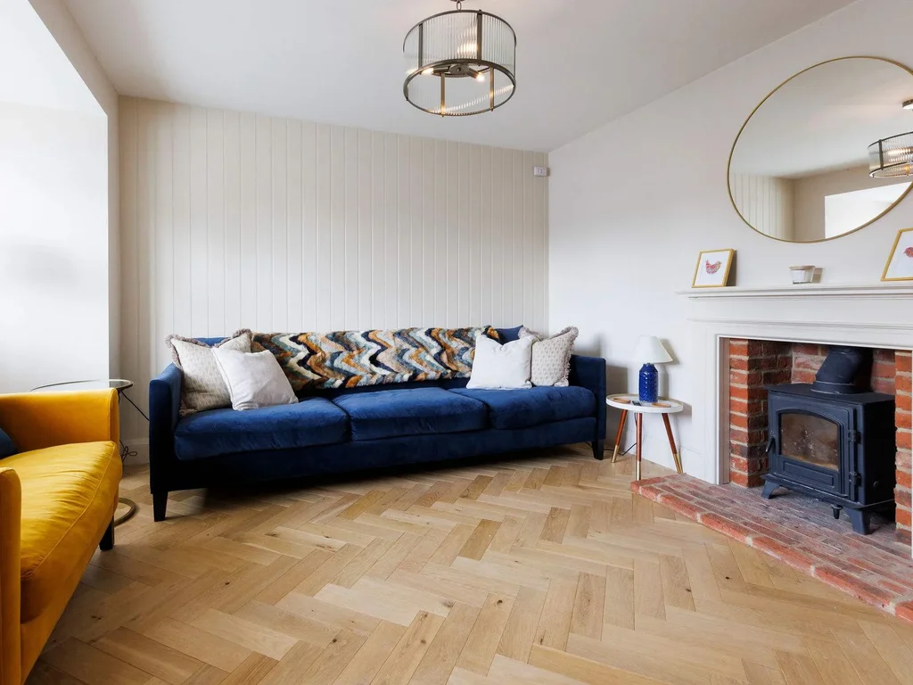 Chic 4-Bed Coastal Retreat in Heart of Bosham