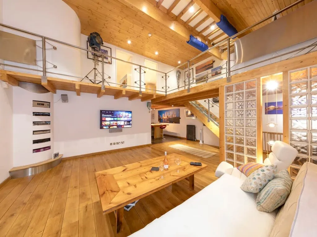 Stylist Split Level 2 Bed with Parking