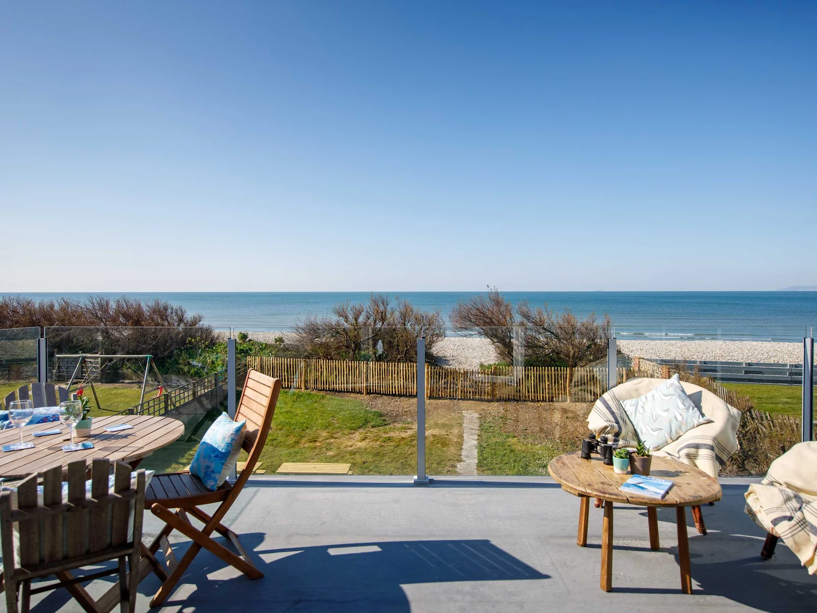 Bright & Dreamy / On the Beach / Garden & Balcony