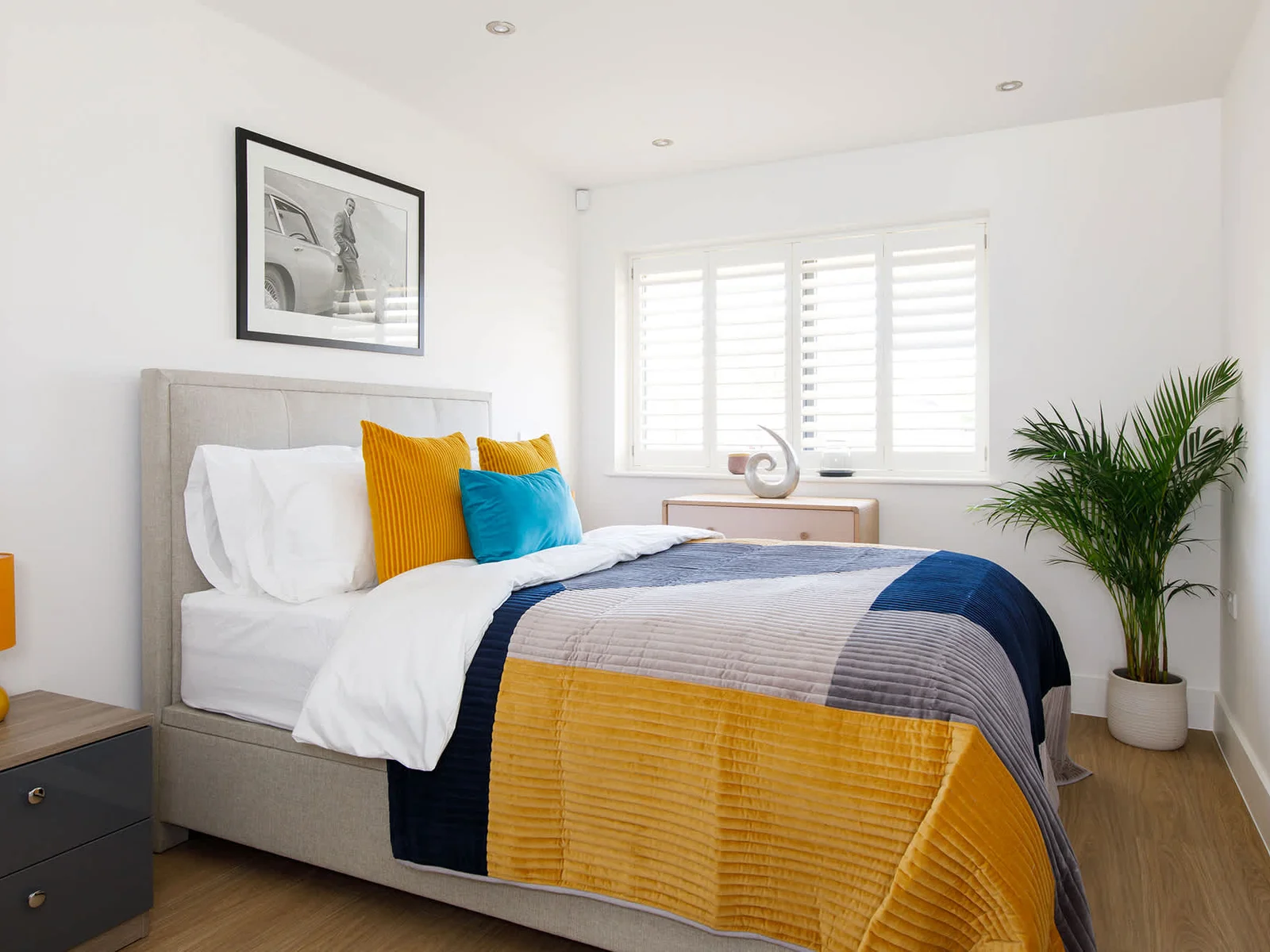 Enjoy a good night's sleep in a luxurious king bed.