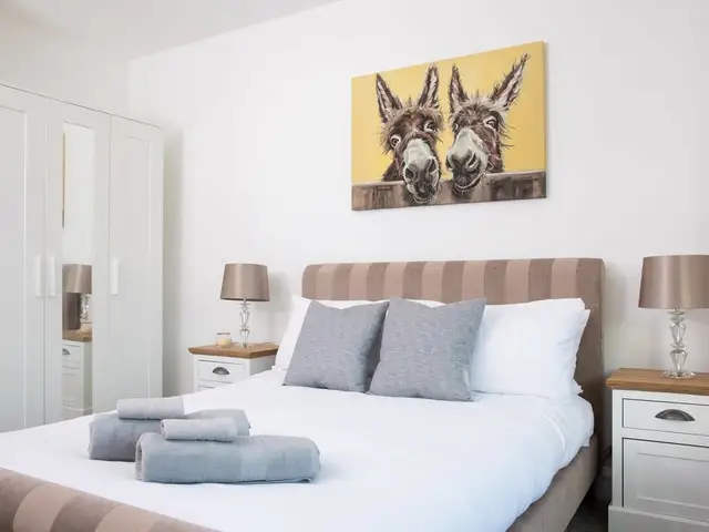 Spacious House for 10 with Hot Tub Nr Beach