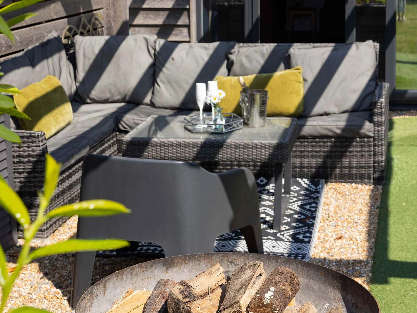 Gather around the fire pit for relaxing evenings in this comfortable outdoor lounge area.
