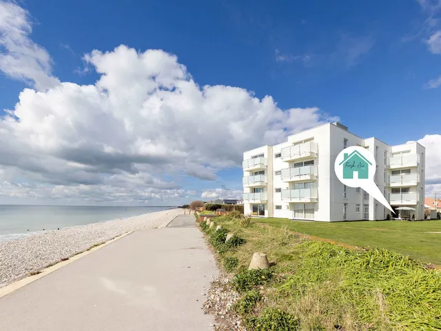 Stylish Ground Floor Apartment with Sea Views