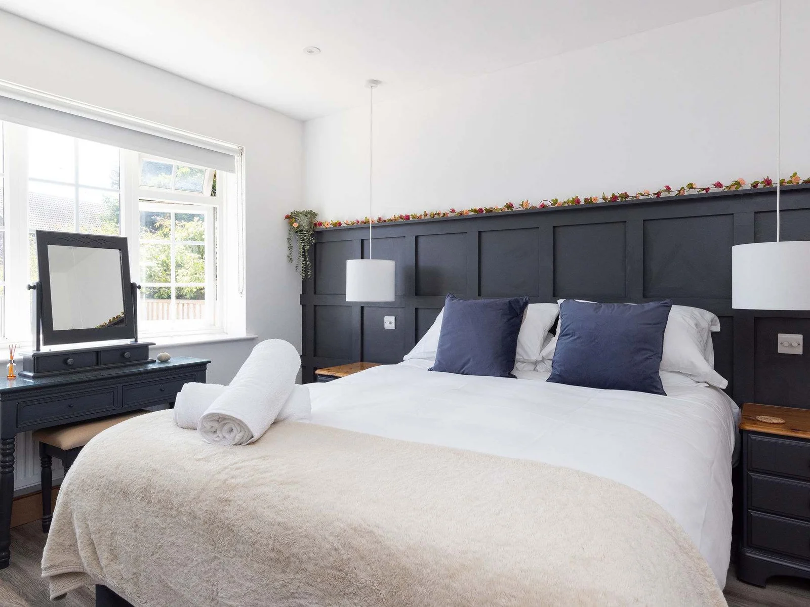 Spacious main bedroom with en suite