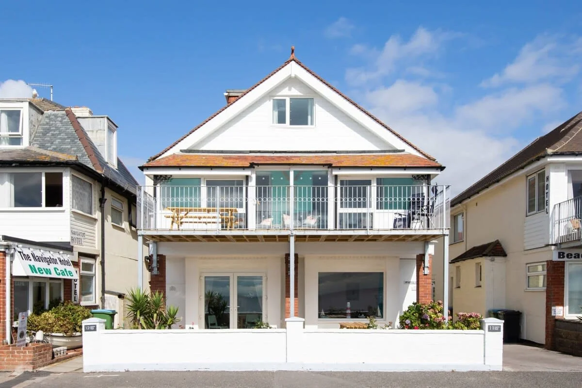 Beautiful Beachfront House wth Balcony & Sea Views
