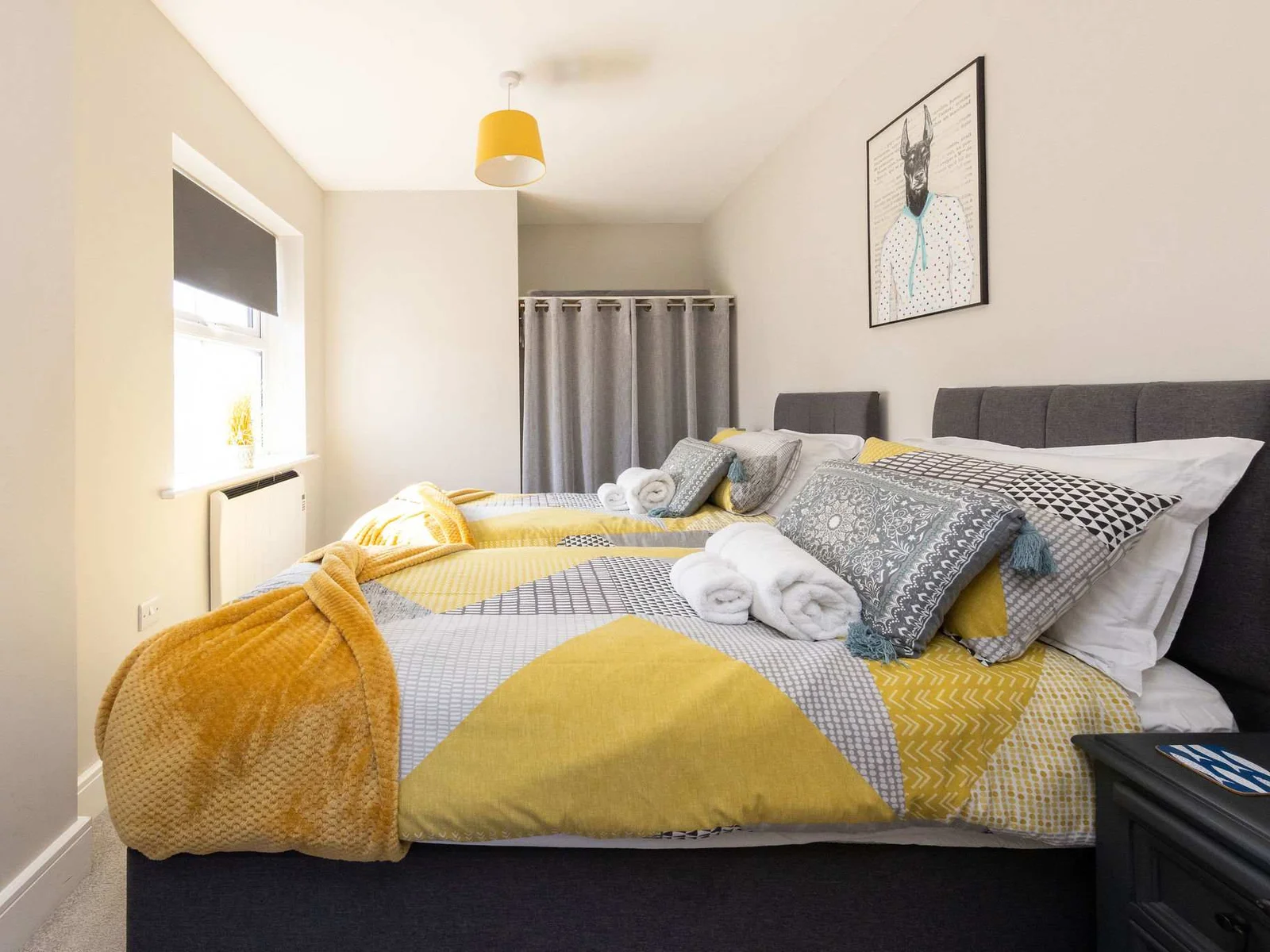 Bright twin bedroom with comfortable beds, ideal for families or friends enjoying a seaside getaway