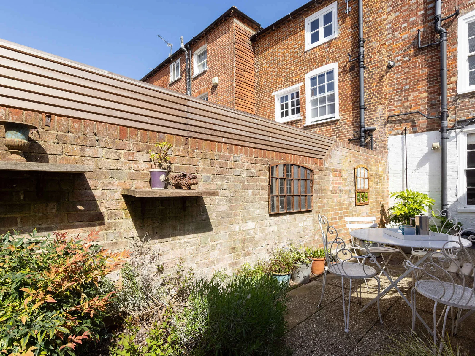 Charming private courtyard in the heart of the city