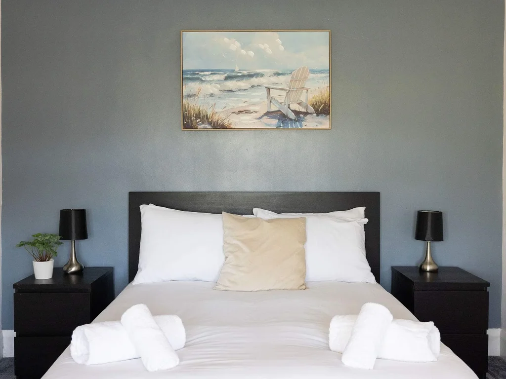 Charming 3-Bed Coastal Retreat for 6