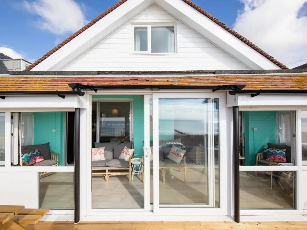 Stunning Beachfront Apt w/ Balcony & Sea Views