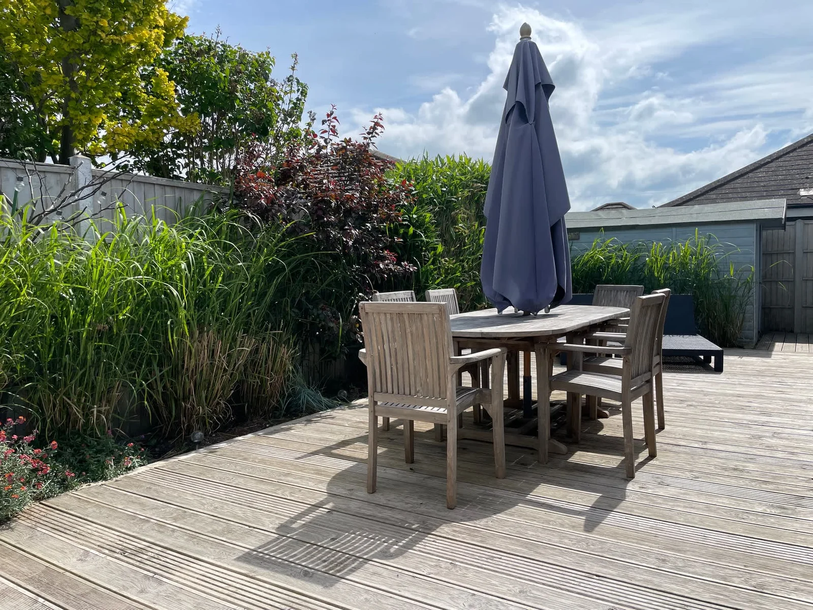 Savour the experience of alfresco dining.