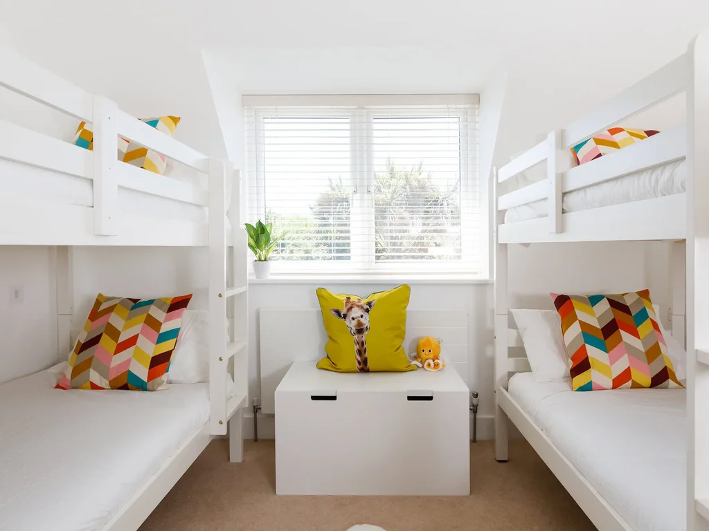 Gorgeous home for 12 – Walk to Beach – Sea View