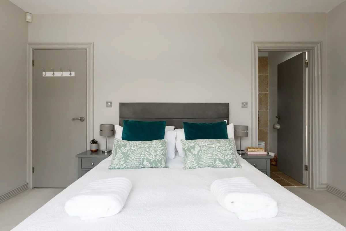 You can expect quality linen and towels in every room.