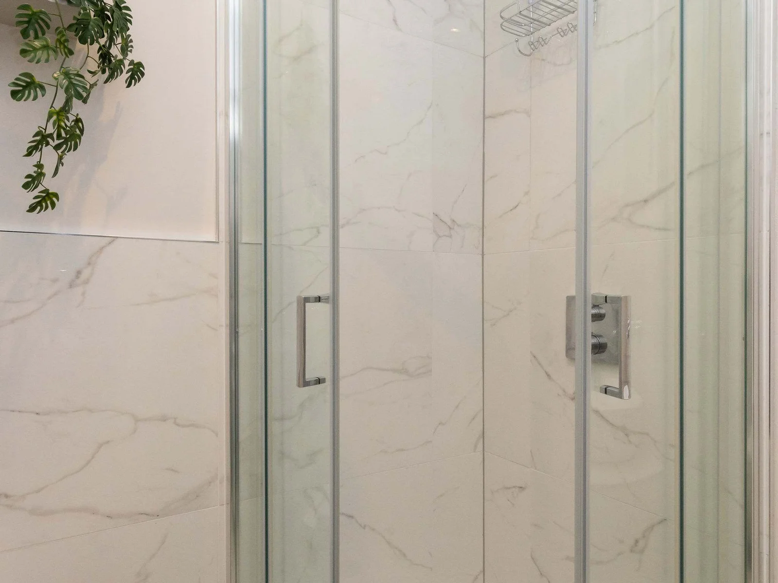 Shower ensuite to king room.