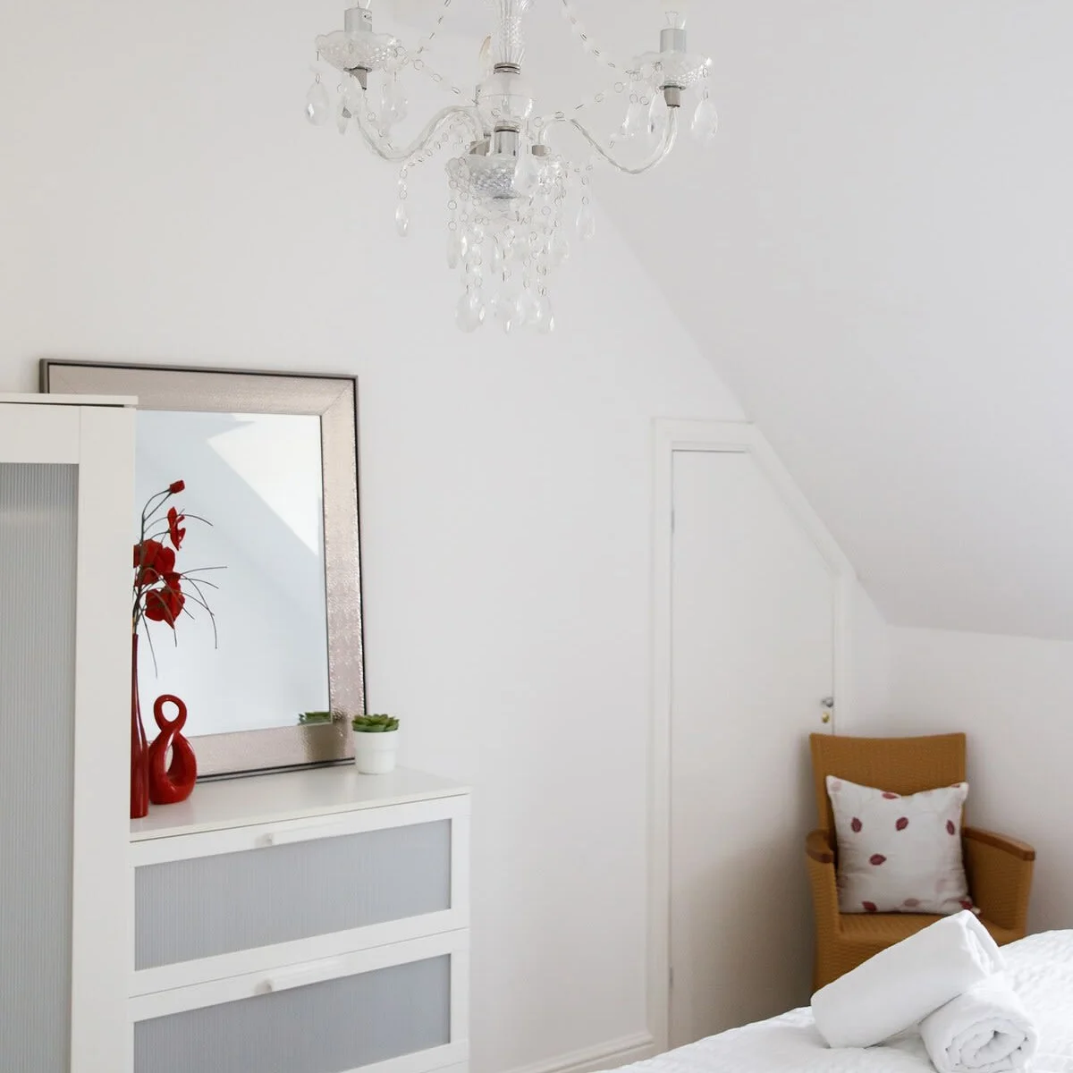 Handy mirror and storage, ideal for your weekend break