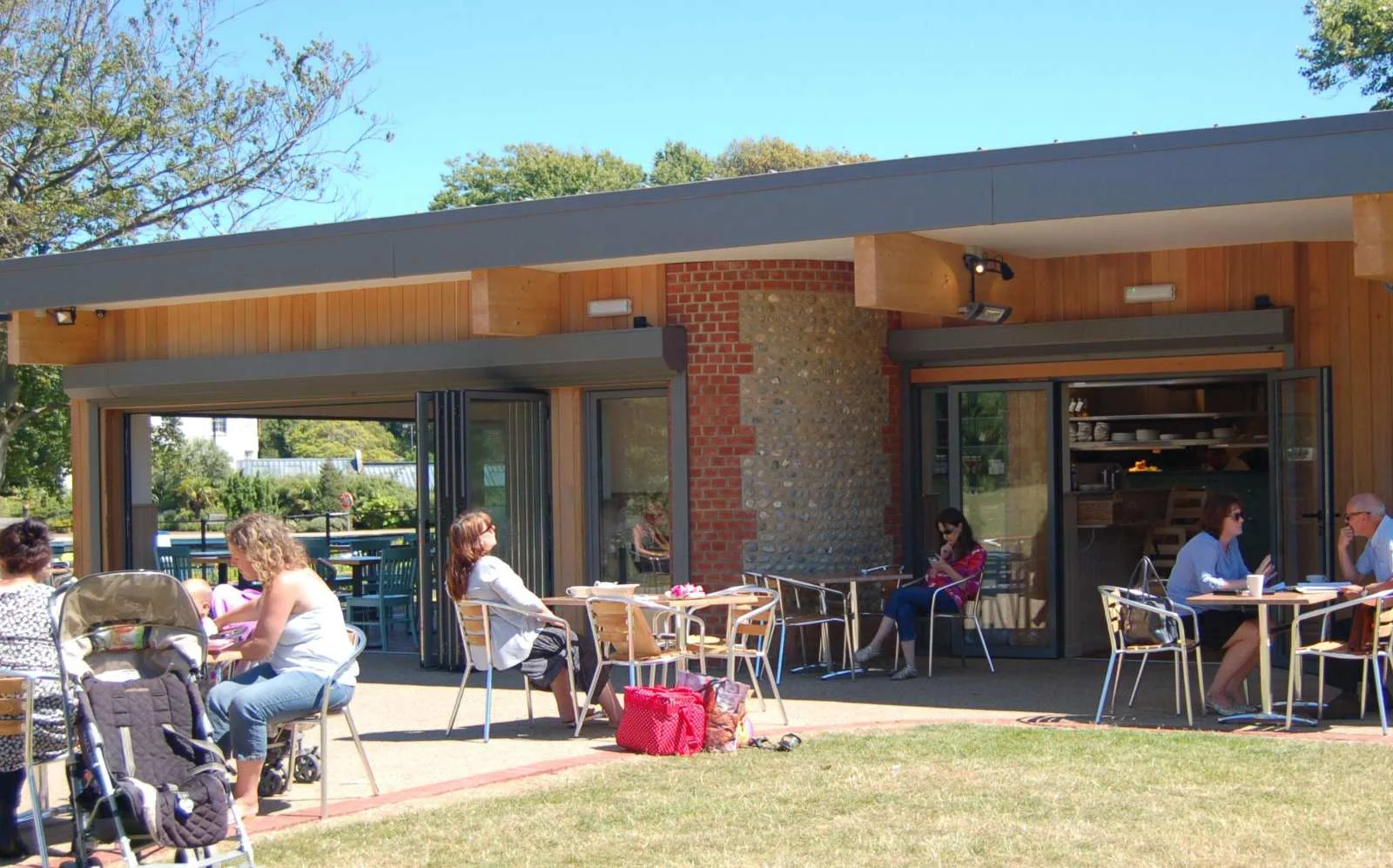 Hotham Park cafe is a 10 minute walk away, the park has lots to do for kids and adults!