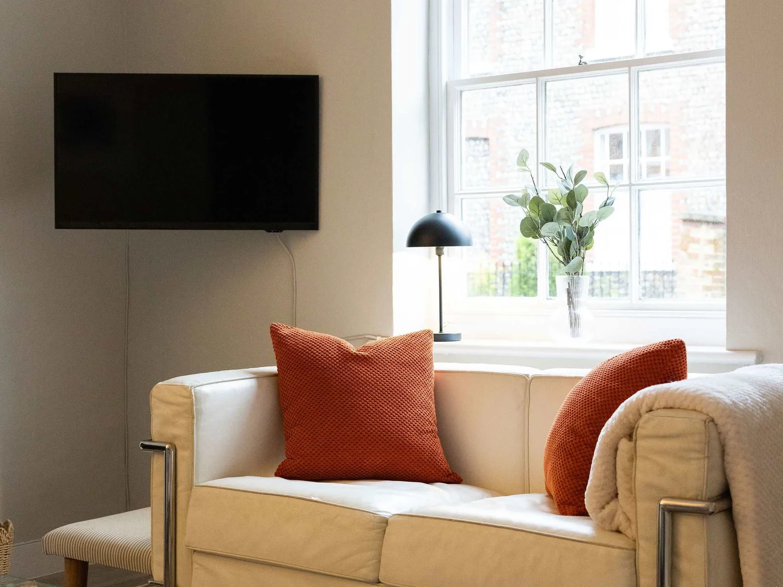 Enjoy your favourite tv shows or films on the smart tv.