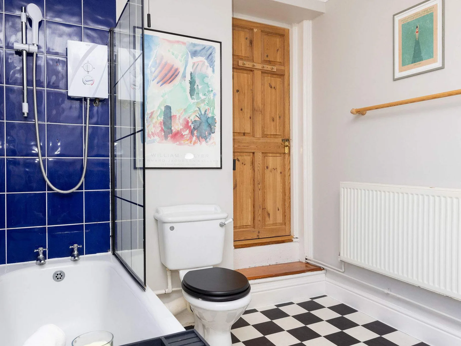 Bright and clean bathroom to get you ready for a day of exploring.