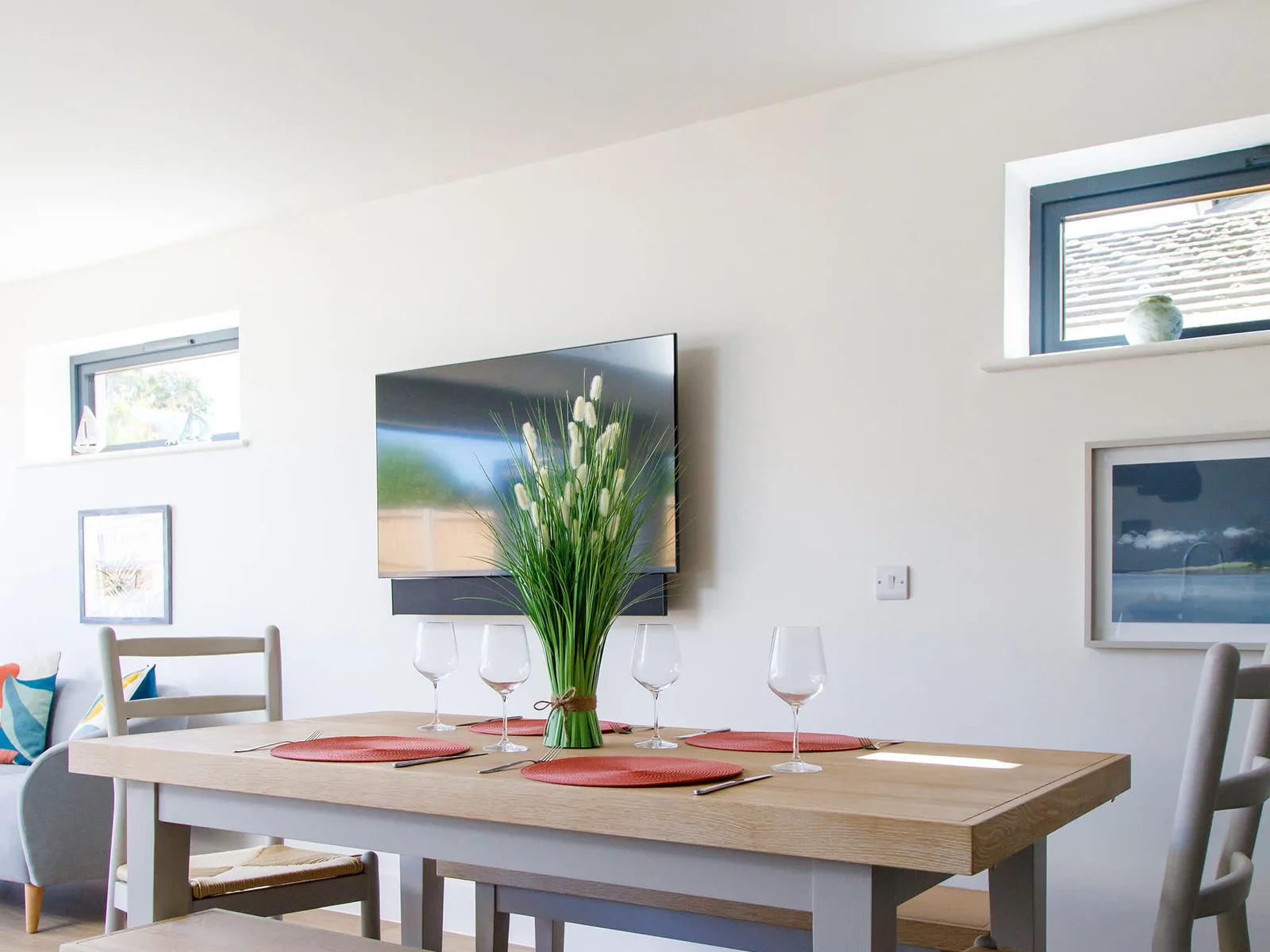 The dining table can extend to seat 8 - 10 guests.