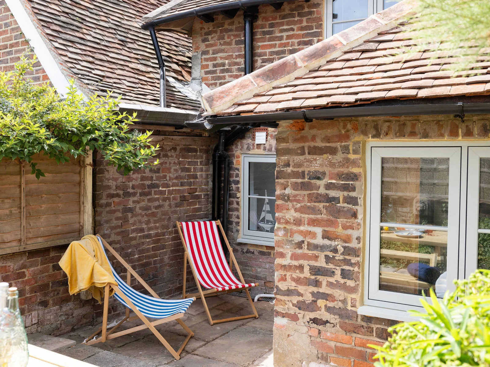 A private sunny courtyard is yours to enjoy!