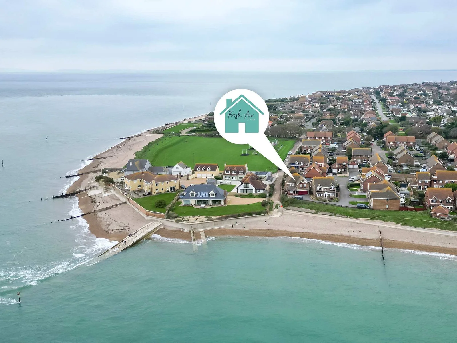 Spacious 4-Bed Seaside Retreat in Selsey