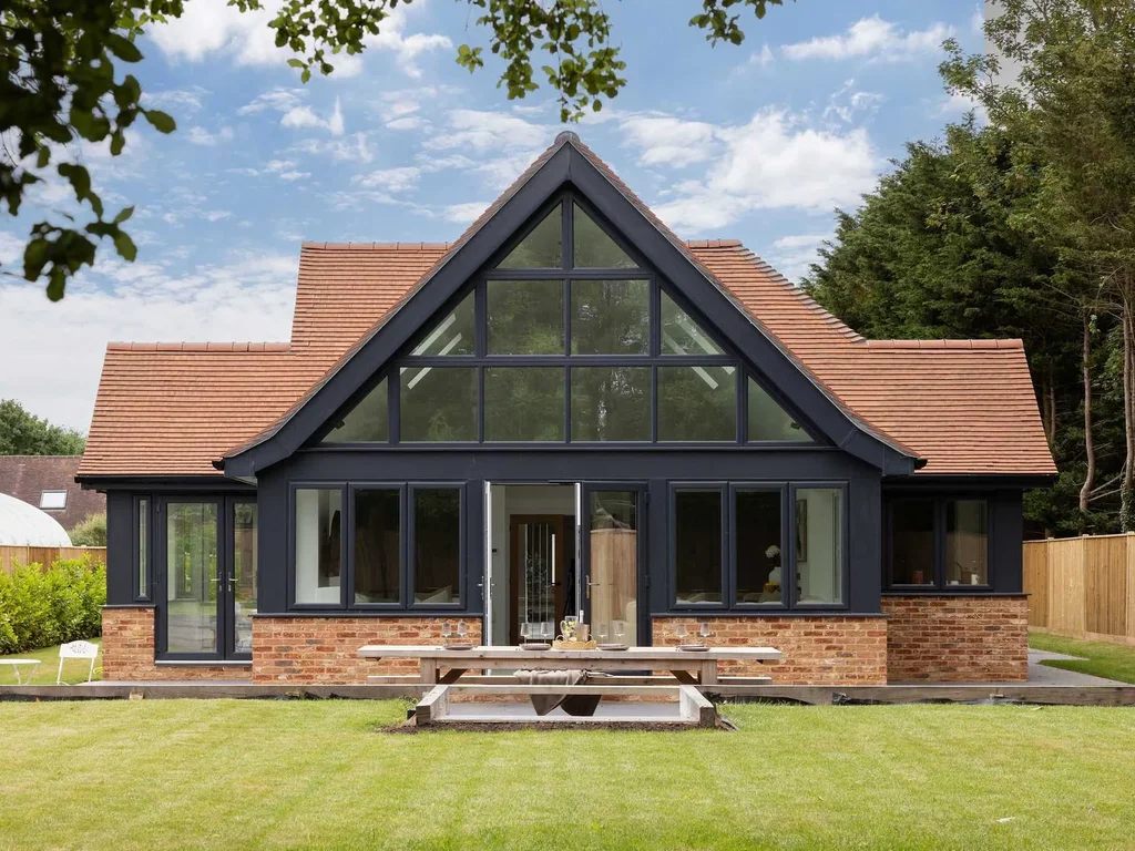 Spacious 6-Bed Home Near Goodwood