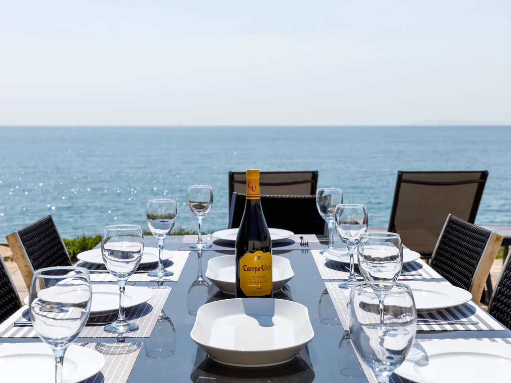 The Sea House – Ultimate Seafront Living & Sunsets