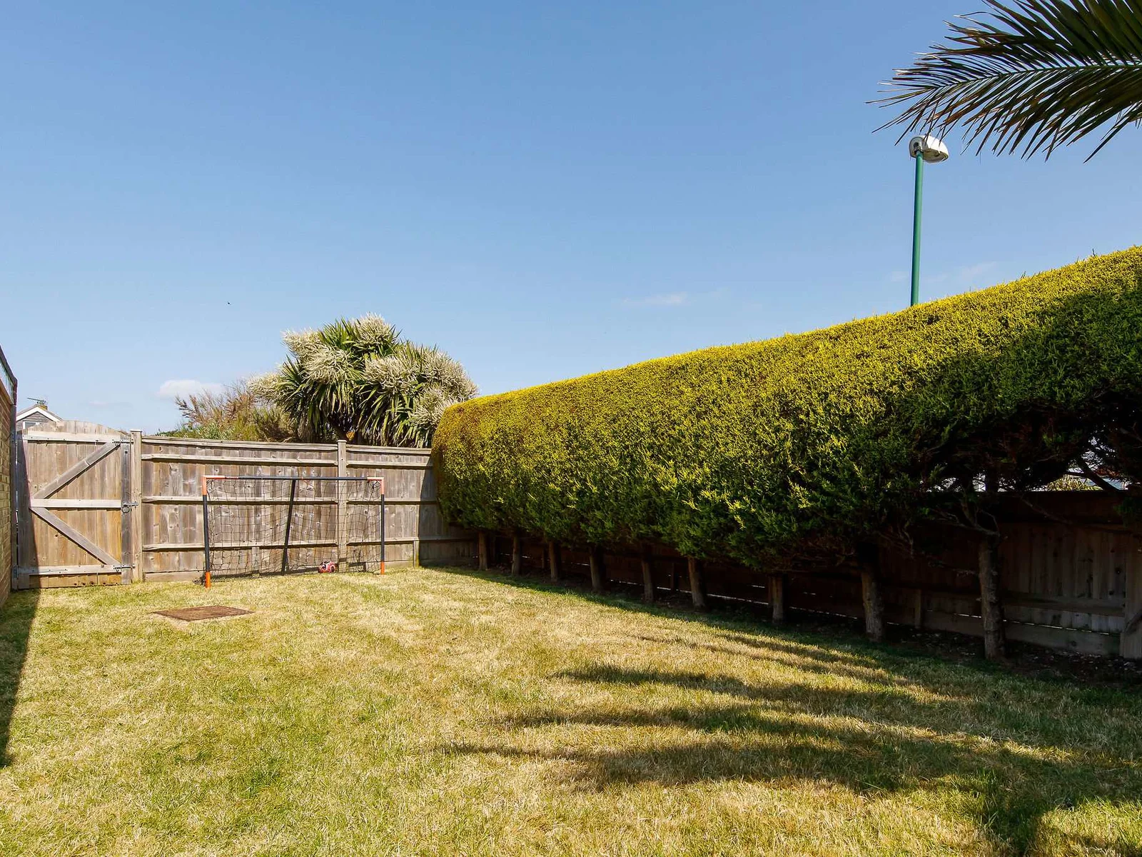 The children will love the garden for ball games and running about after dinner!