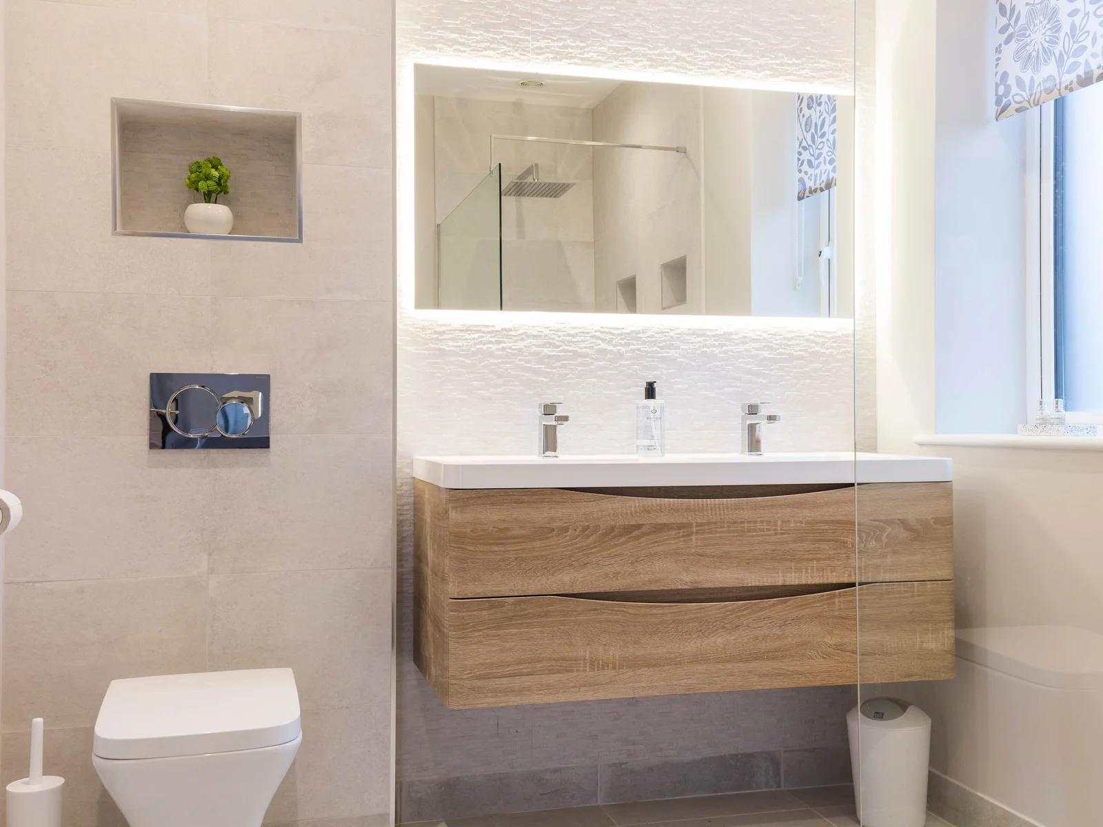 The master en suite is beautiful
