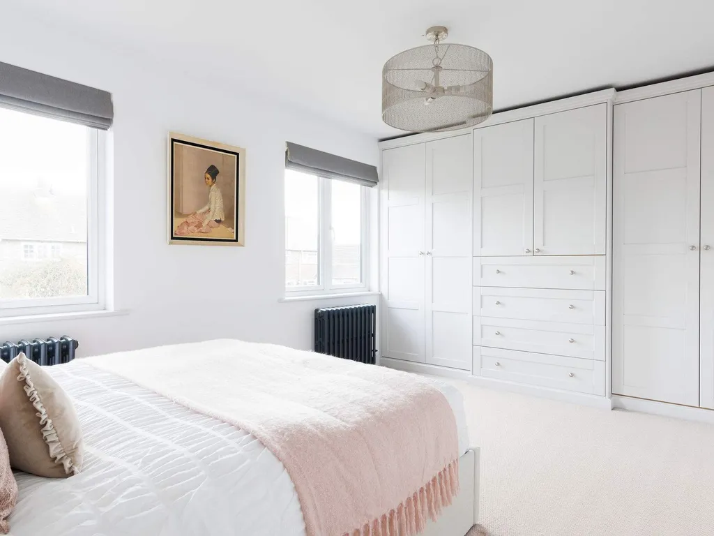 Chic 4-Bed Coastal Retreat in Heart of Bosham