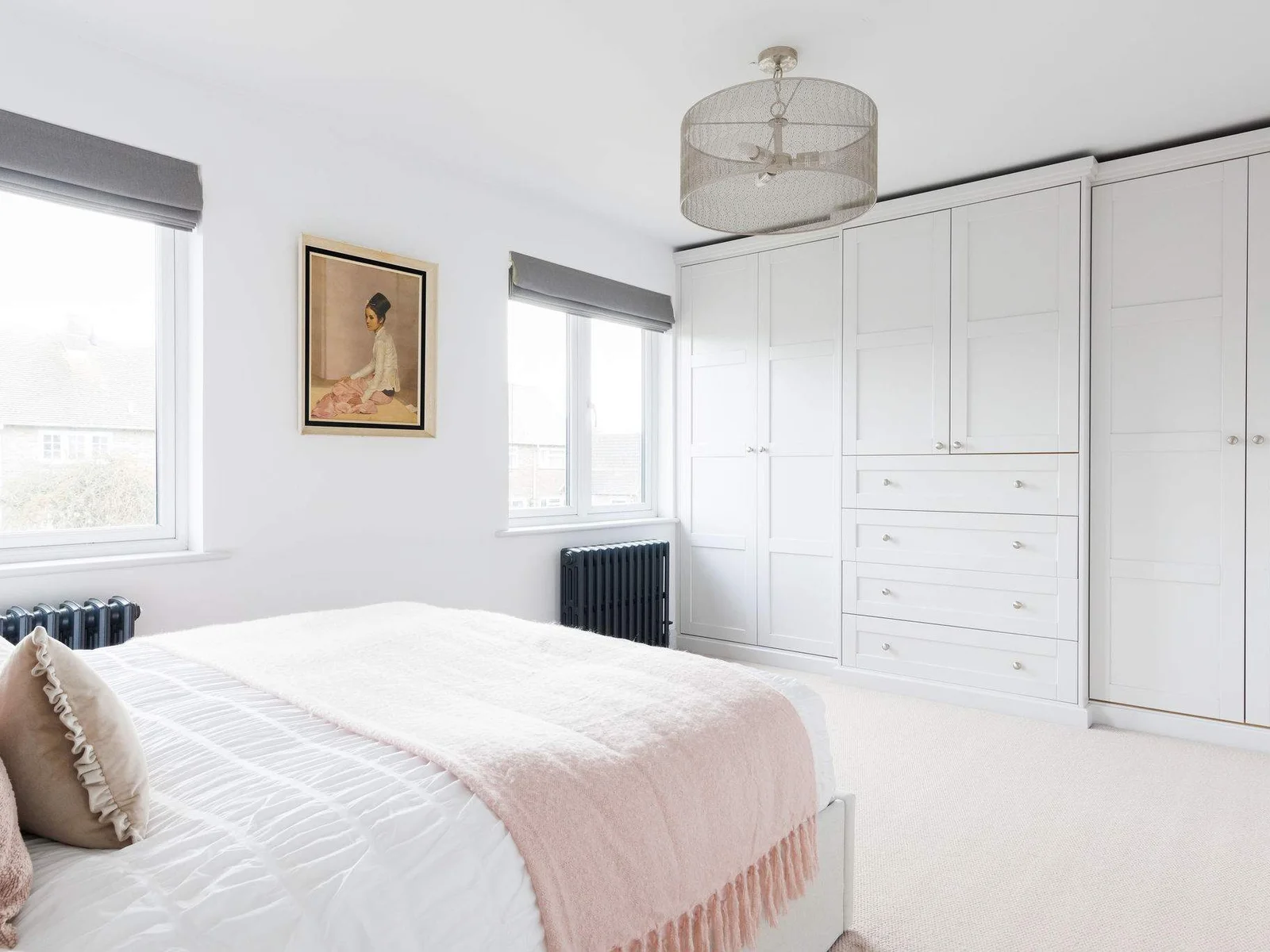 With four bedrooms accommodating up to eight guests, it's perfect for gatherings with friends or family!