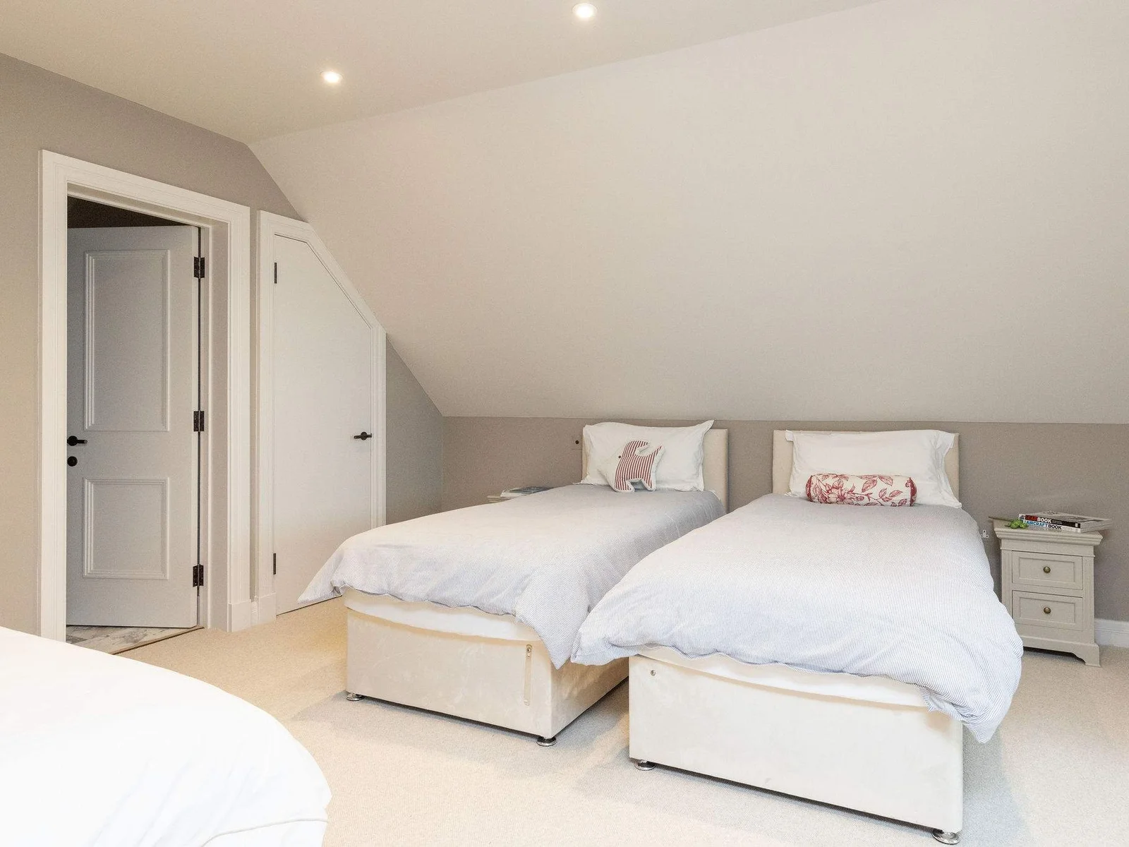 Bright room with three single beds and en suite