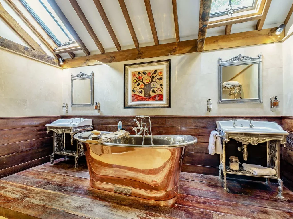 Luxury Countryside Barn with Pool & Gym | Sleeps 10