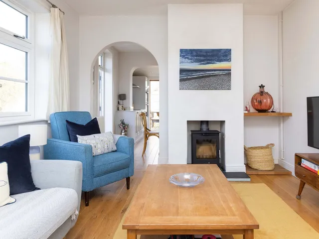 Charming Seaside Cottage – 5-Min Walk to Beach