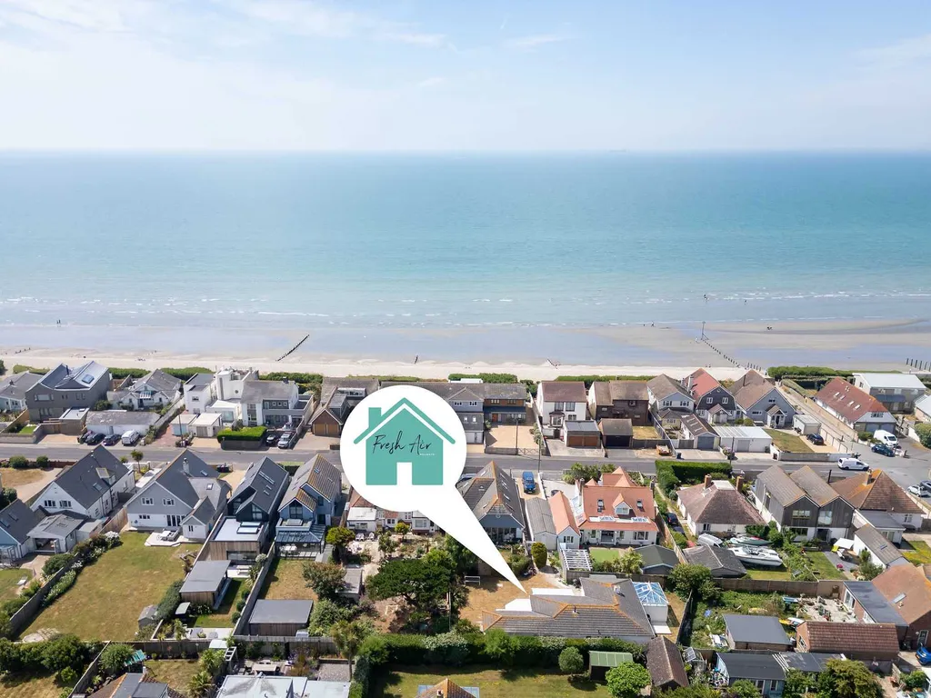 3-Bed Beach Bungalow & Garden, 150m to Sea