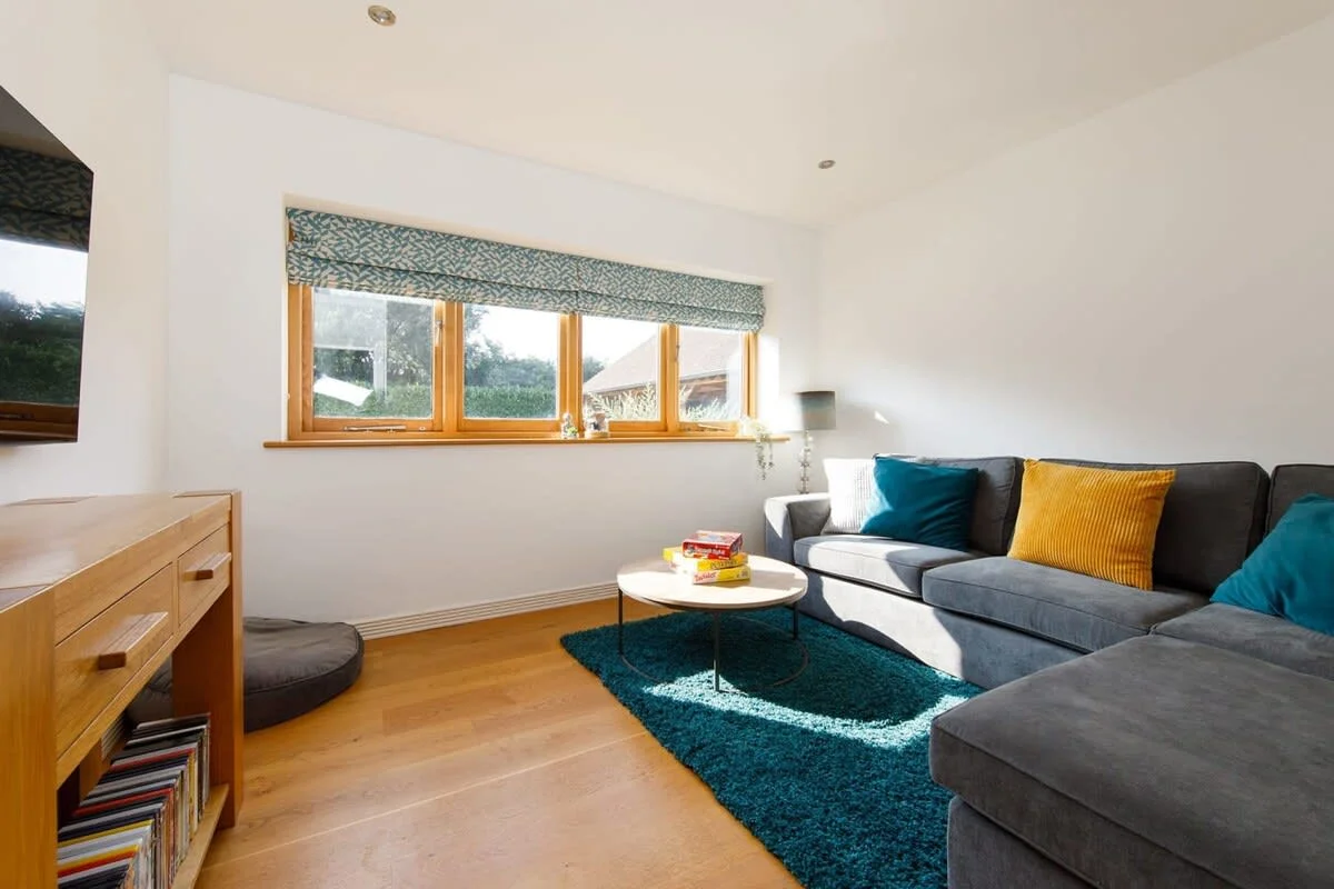 The snug room doubles up as a 6th bedroom.