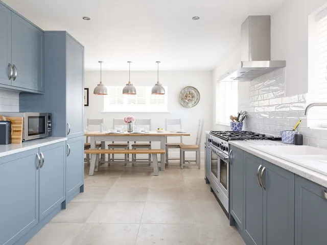 Beach house for 10 with hot tub & garden