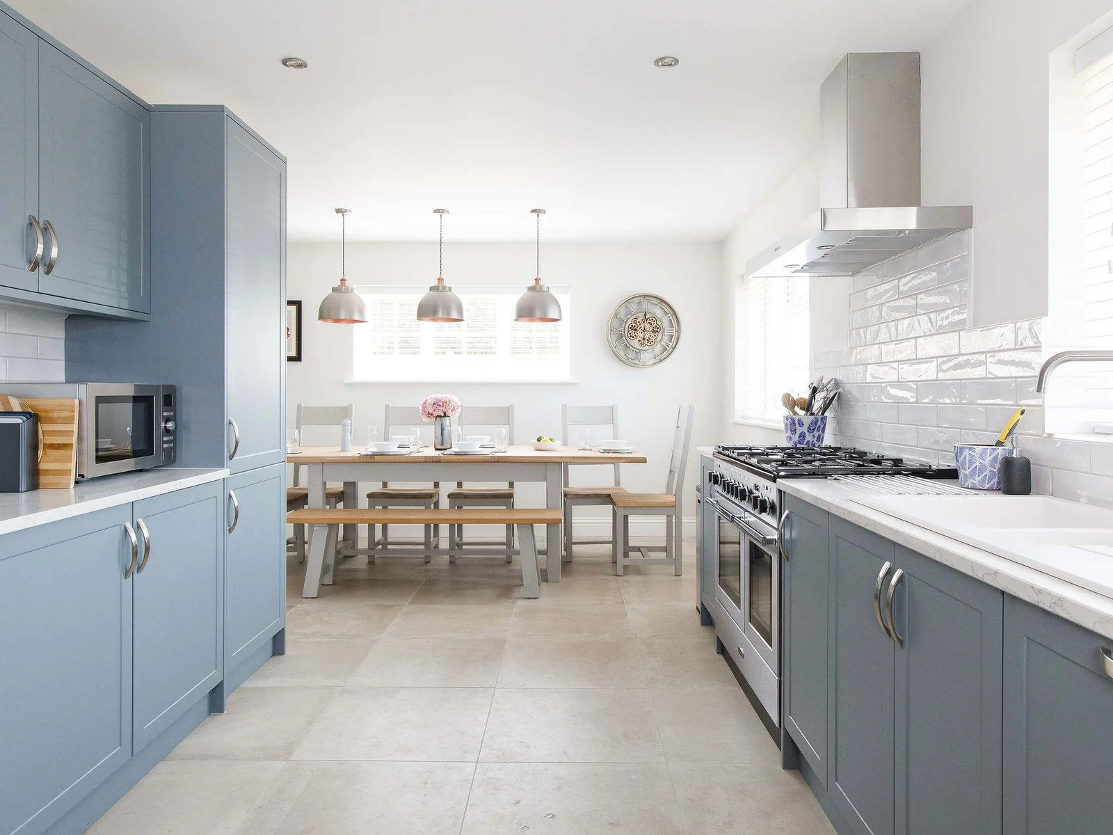 Cook with ease for the whole family in the spacious and modern kitchen.