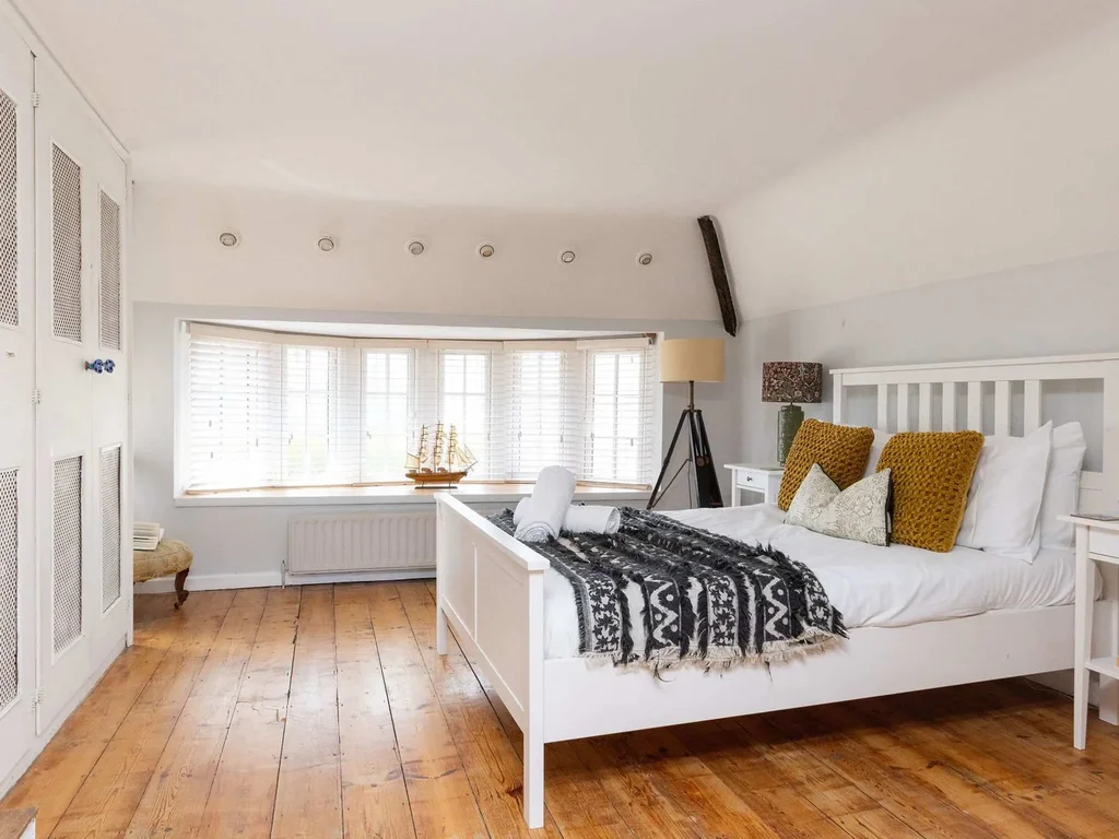 Cosy Character Cottage by the Sea