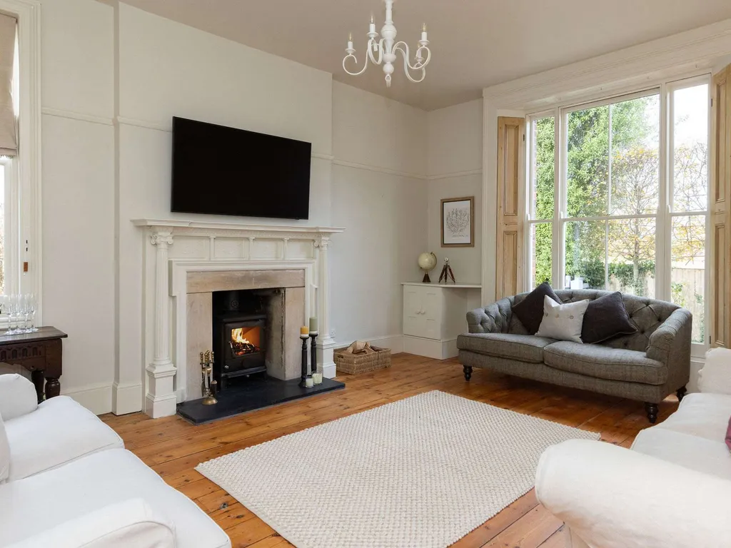 Victorian House, Sleeps 14, Pool and Gardens