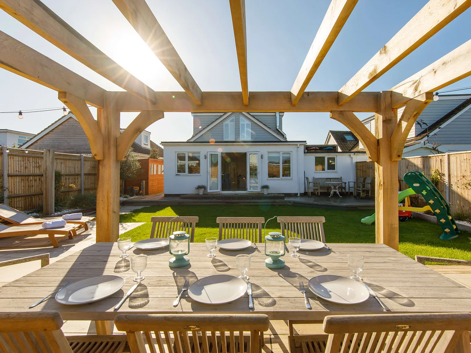 4BR Beach House sleeps 10 – 5 mins walk to the Sea