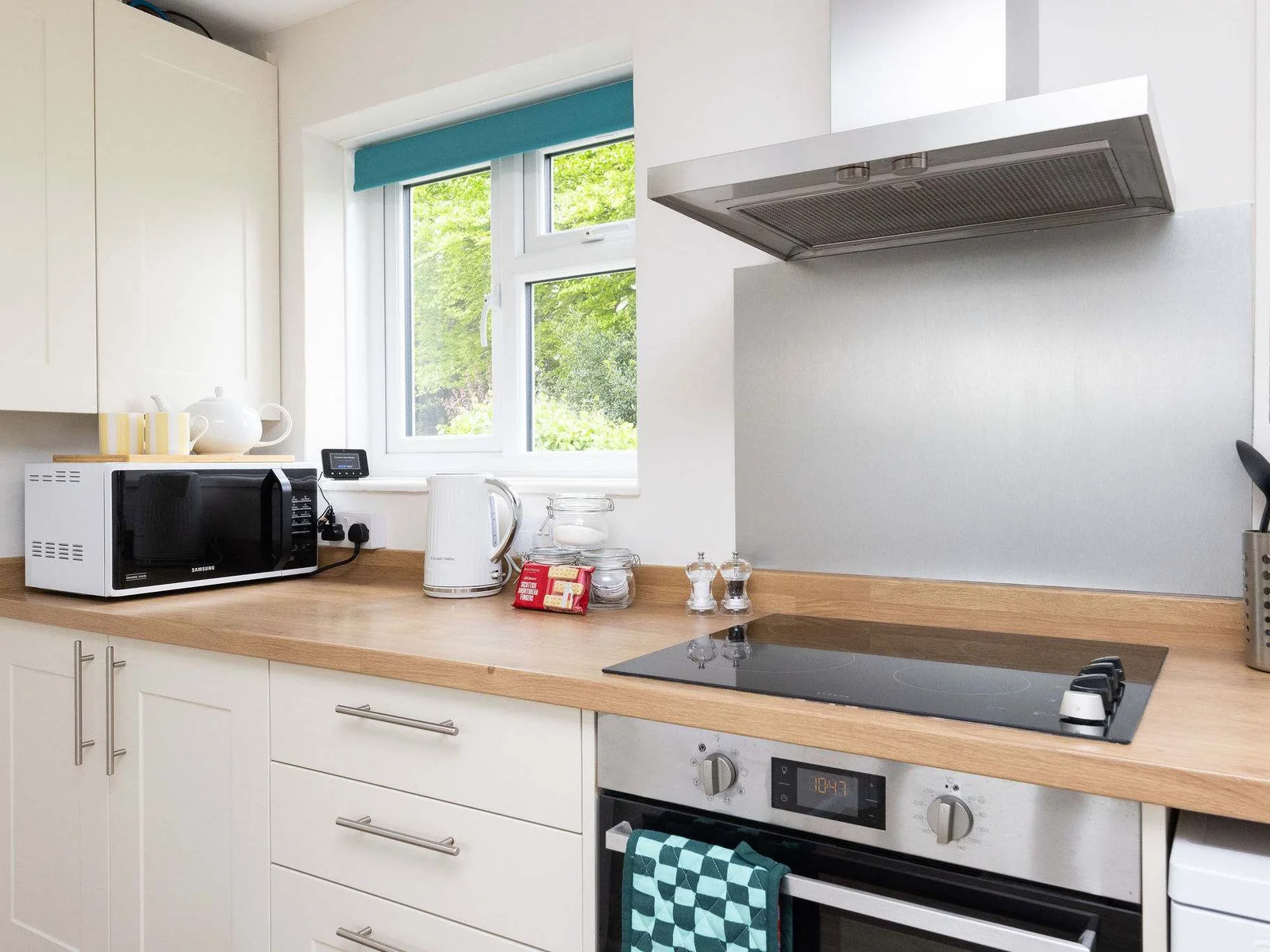 Easy to use kitchen appliances for quick meals.
