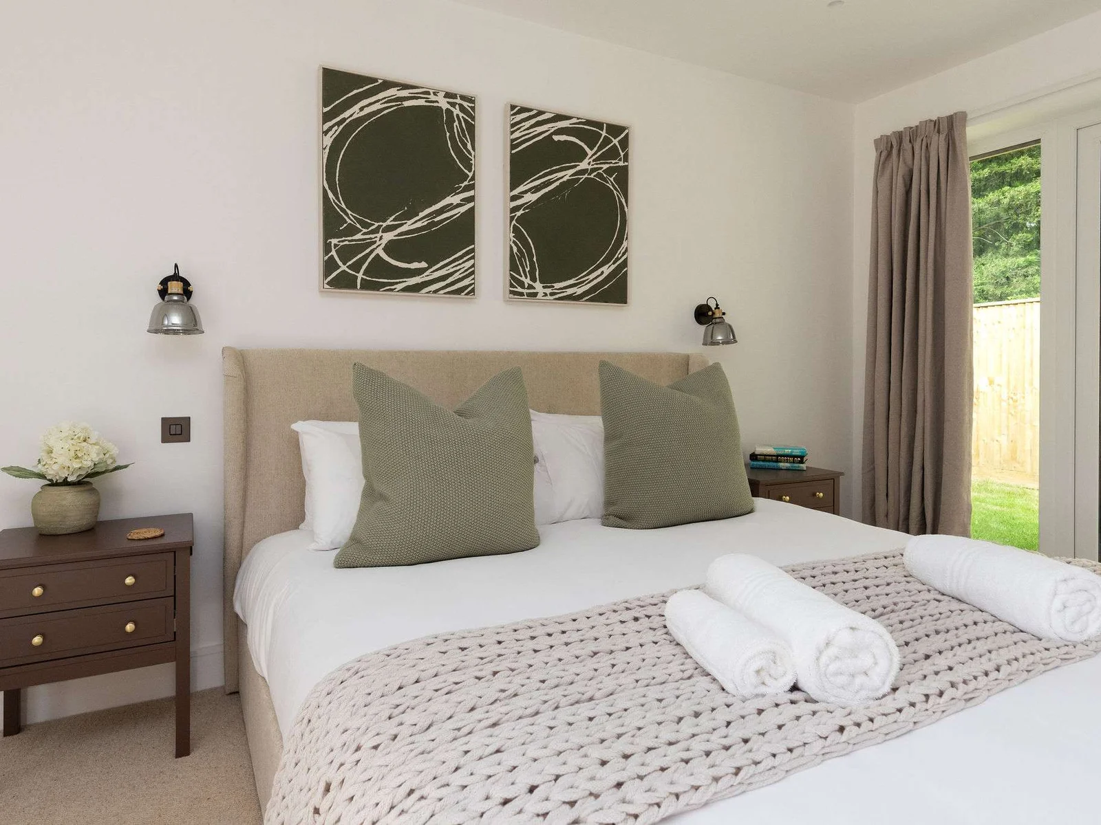 Double bedroom with fresh bedding and garden views