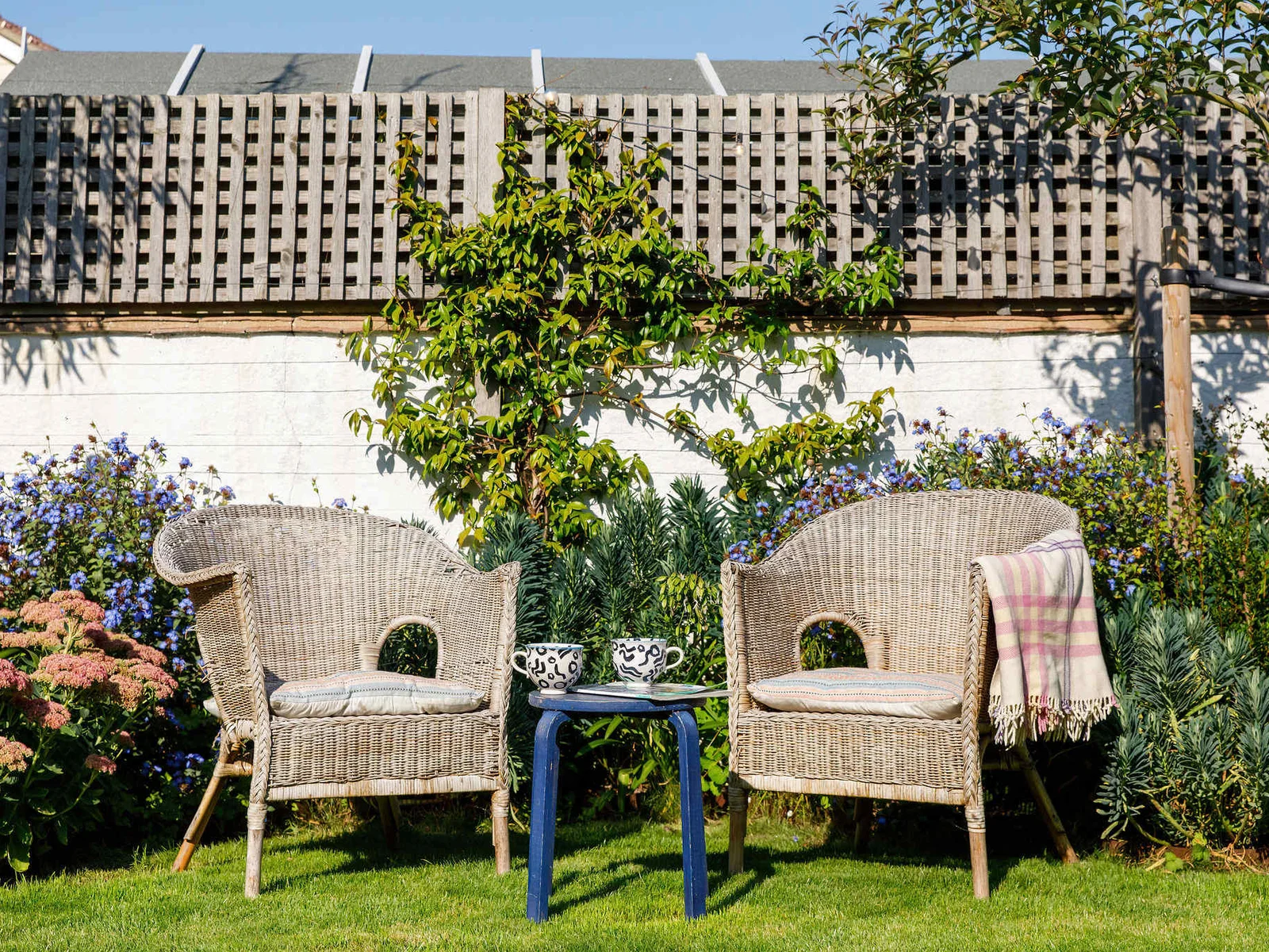 Enjoy a morning coffee in the coastal garden in the sunshine.