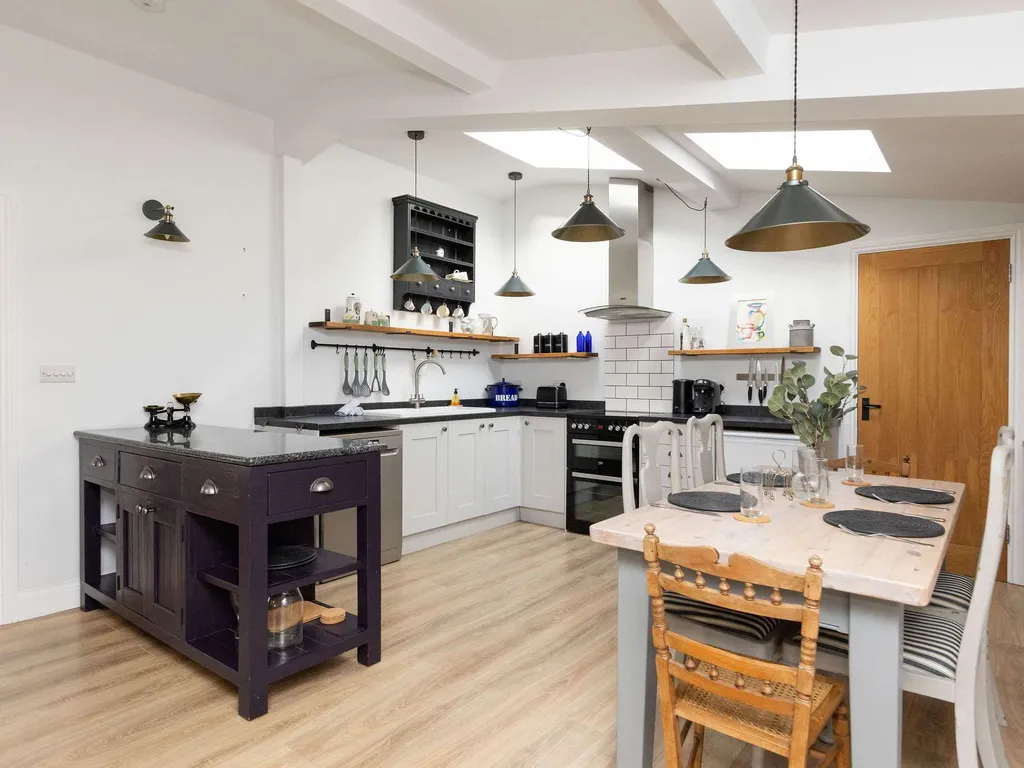 Sidlesham Hideaway, Logburner & Garden