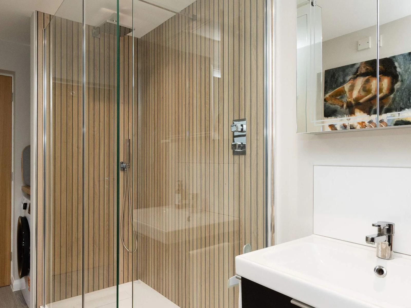 There is an overhead walk-in shower.