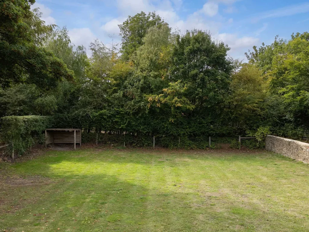 Luxury 2-Bed Hay Barn, En-Suites & Log Burner