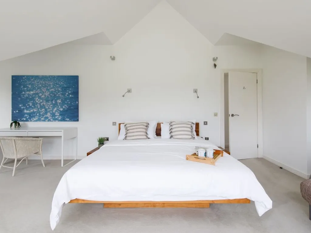 Barn-style Country Retreat Close to Marina